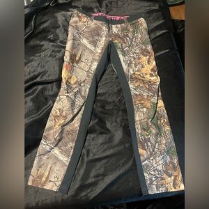 Under Armour hunting gear pants